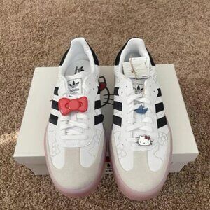 Hello kitty Adidas Women Sambae nwt🌷🌷🌷